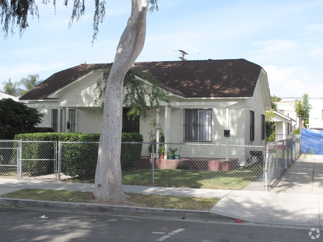 Foto del edificio - 6909 Malabar St