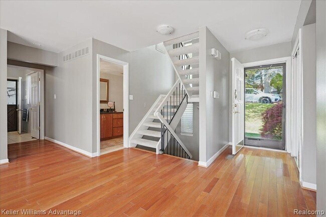 Foto del edificio - 5321 Fairway Ln