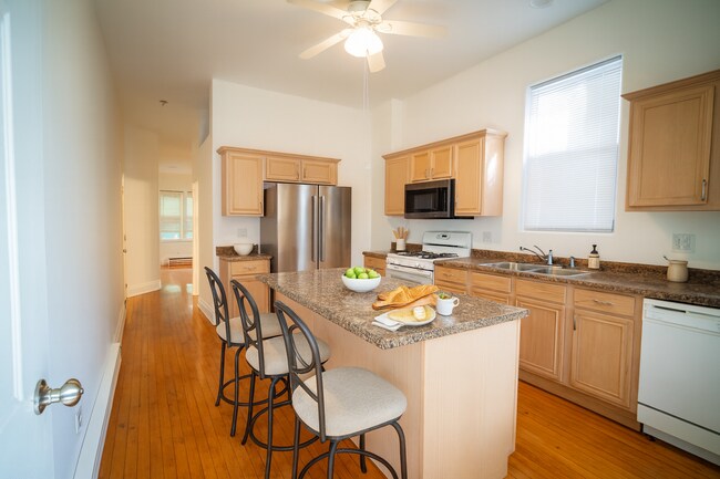 Foto del edificio - 2728 N Artesian Ave