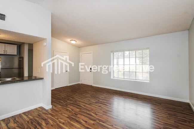 Building Photo - 112 N Donar Dr