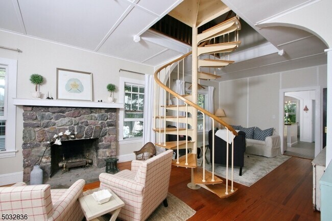 Building Photo - 14 Dead End Rd