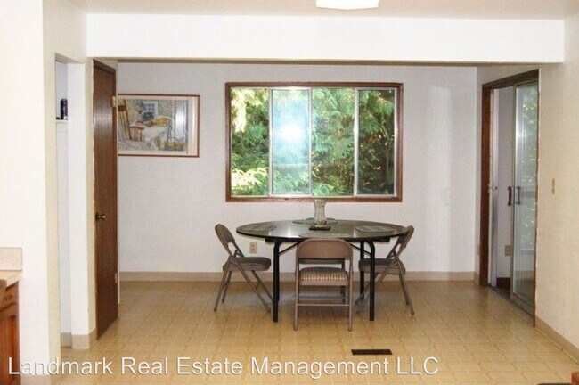 Foto del edificio - 2300 Yew Street Rd