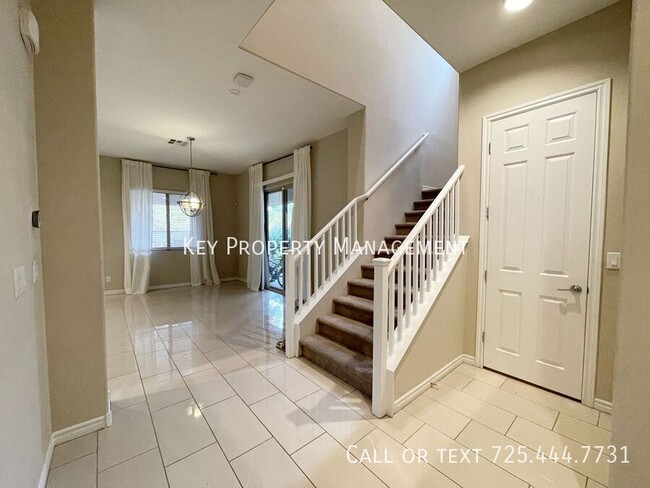 Building Photo - SPACIOUS AND UPGRADED 4 BEDROOM HOME NEAR ...