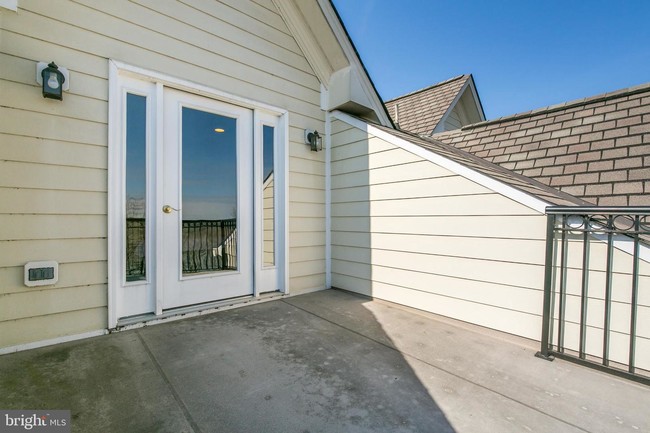 Building Photo - 18368 Fairway Oaks Square