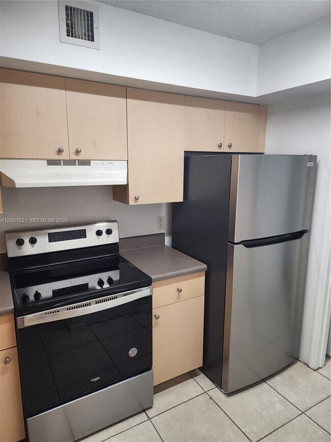 Foto del edificio - 2433 Centergate Dr