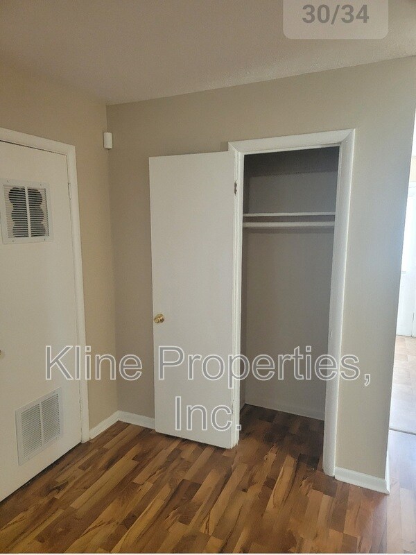 Foto del edificio - 6005 Dickson Rd