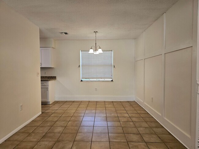 Foto del edificio - Cozy 3 Bedroom 2 bathroom Home in Prime Or...