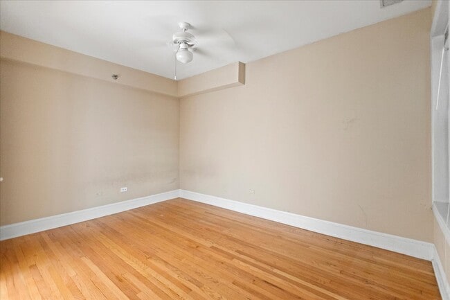Building Photo - 3706 N Sheffield Ave