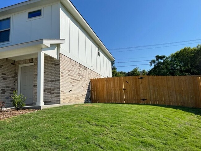 Building Photo - 305 Agua Chiquita Court (A/B)