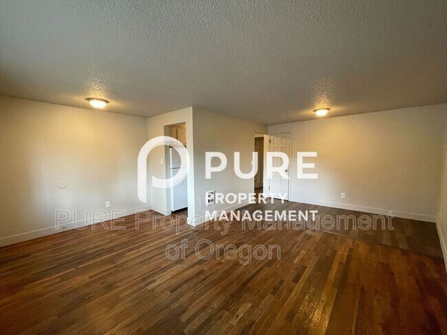 Building Photo - 18411 E Burnside St