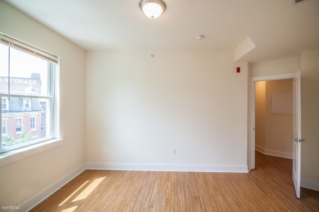 Building Photo - 3842 Lancaster Ave