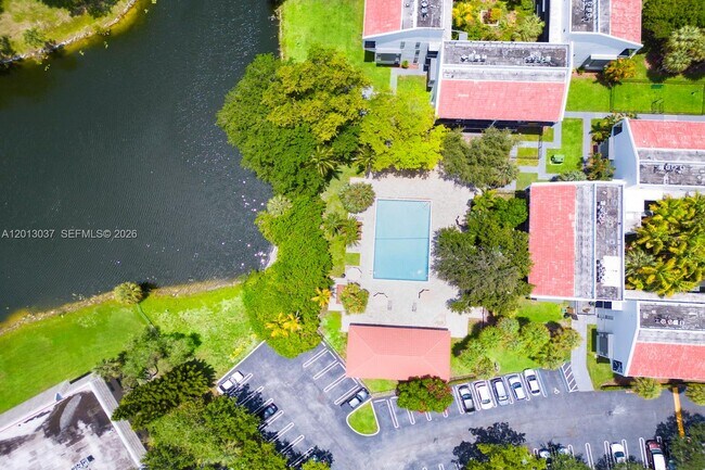 Foto del edificio - 2940 Forest Hills Blvd
