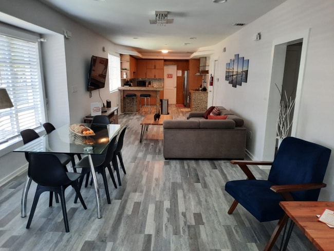 Photo - 715 Hollywood Blvd House