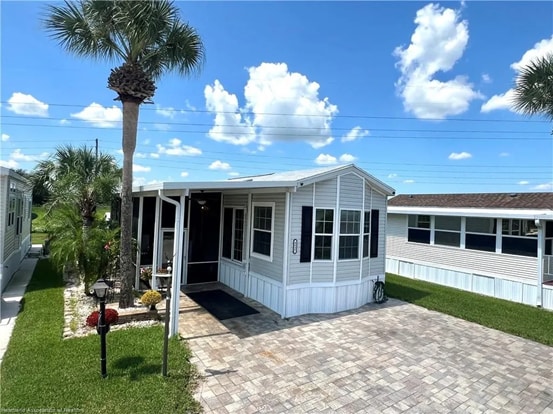 Building Photo - 4637 W Palm Dr