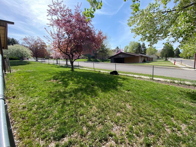 Building Photo - Spencer