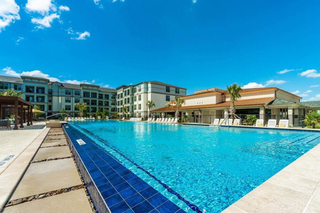 Reveal at Bayside Apartments in Rowlett, TX