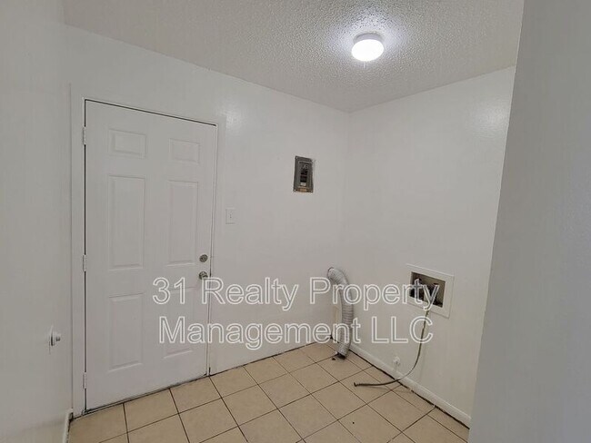 Foto del edificio - 1528 W Elm St