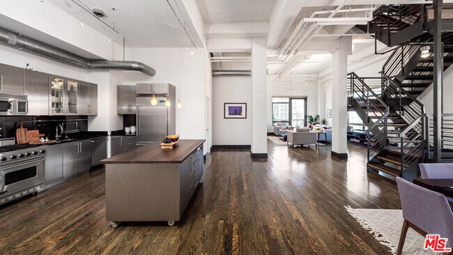 Building Photo - 849 S Broadway