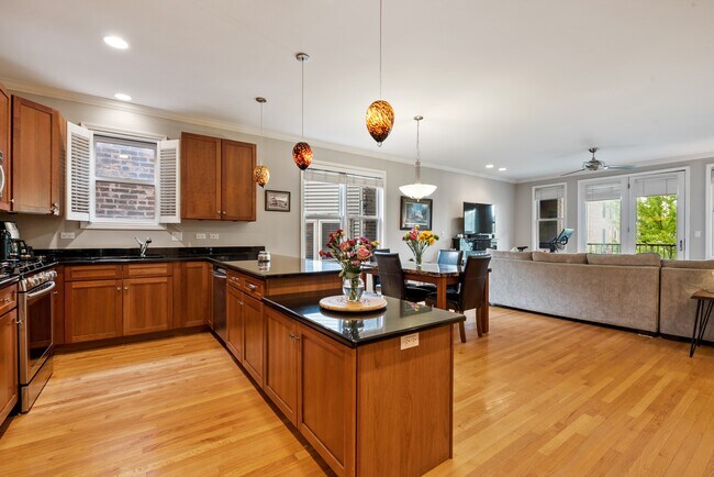 Foto del edificio - 3350 N Southport Ave