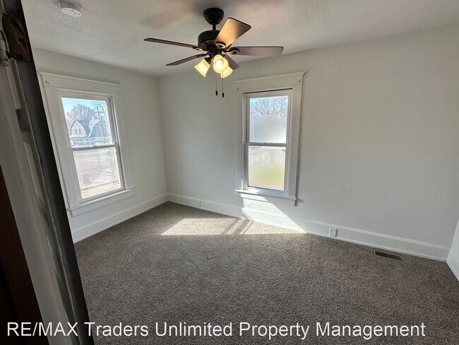 Foto del edificio - 3 br, 1 bath House - 700 Park Avenue