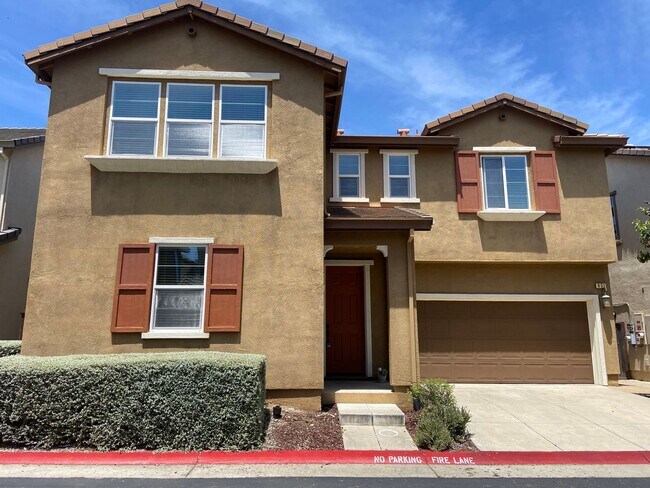 Foto del edificio - Folsom 4 bdrm, 3 bath near Folsom HS
