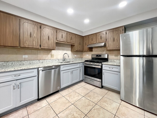 Foto del edificio - 10702 Keating Ave