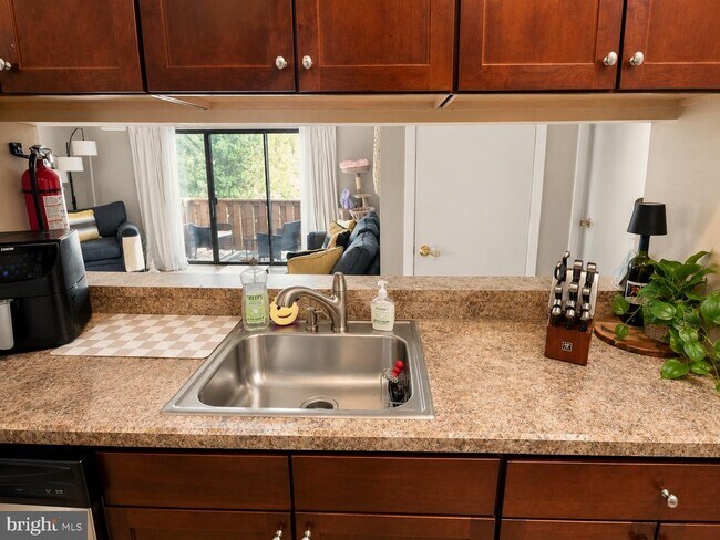 Foto del edificio - 404 Lindsey Ct