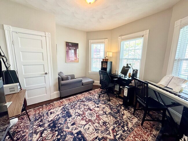 Foto del edificio - 26 Bradfield Ave
