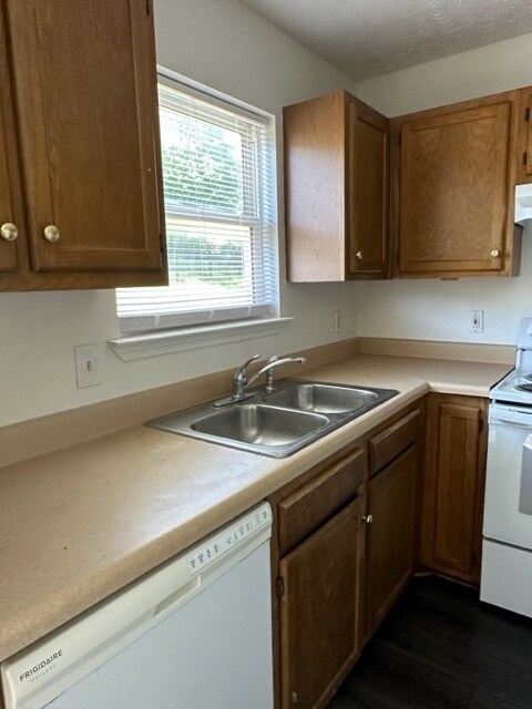 Building Photo - 2117 Bransford Ave