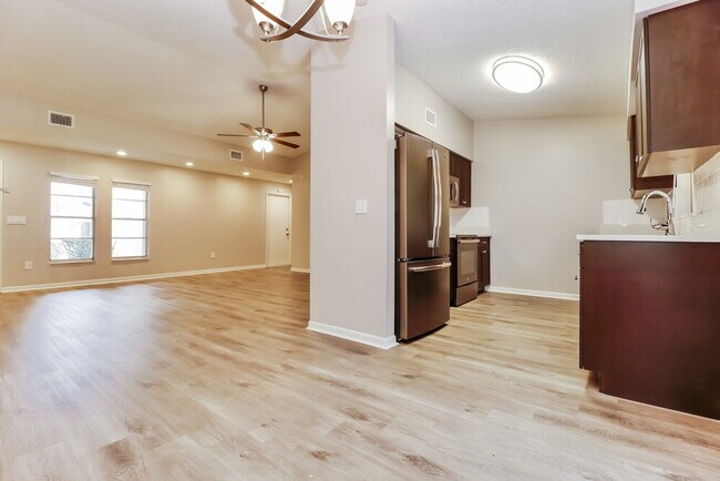 Building Photo - 1828 Craven Dr