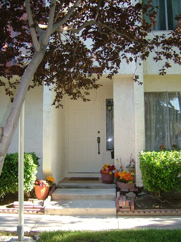 3387 Townhouse Dr, Las Vegas, NV 89121 House for Rent in Las Vegas