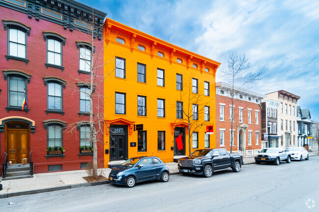 Building Photo - 249-251 Warren St