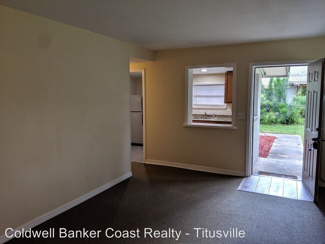 Building Photo - 1549 Violet Ave