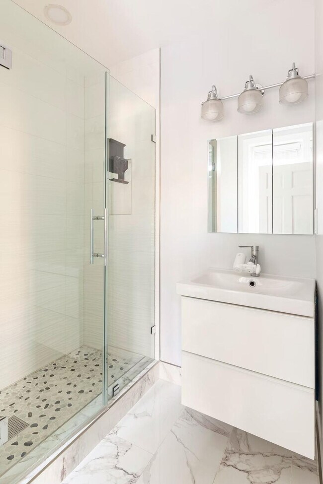 Foto del edificio - 1709 New Hampshire Ave NW