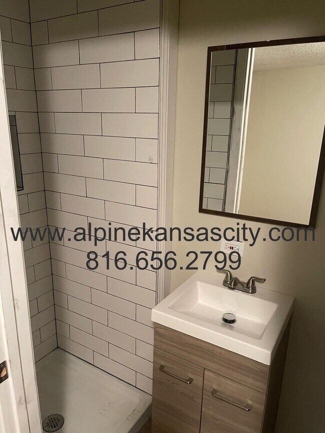 Building Photo - All One Level, Off Street Parking, Central...