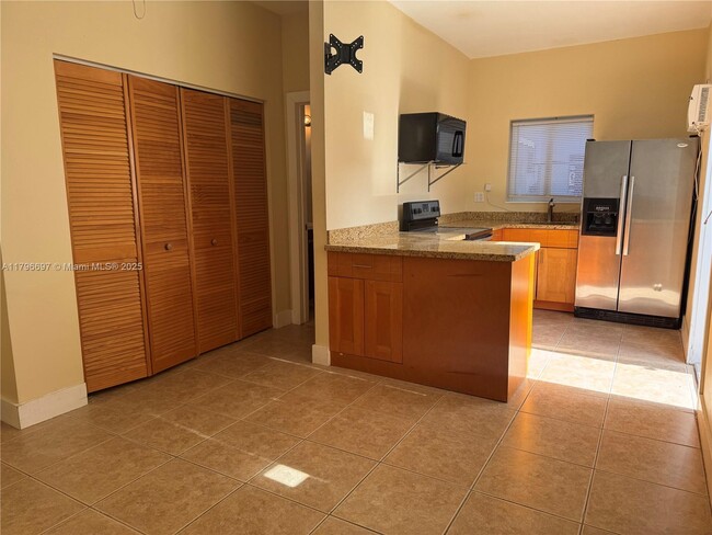 Foto del edificio - 1520 NE 125th St