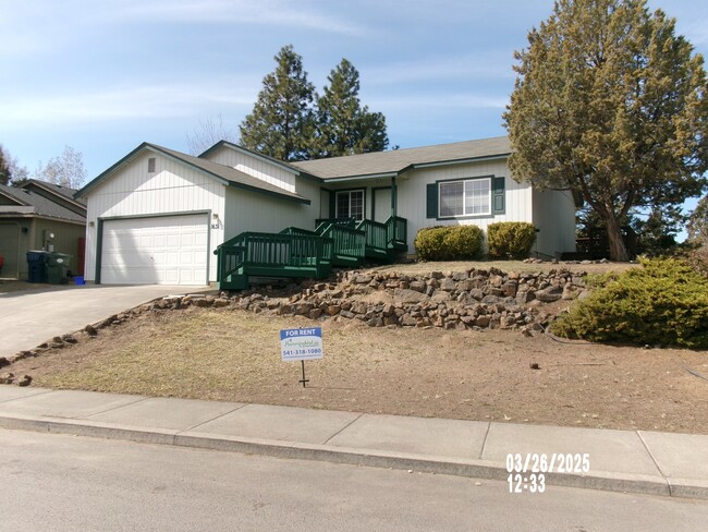 Building Photo - 1631 NE Providence Dr