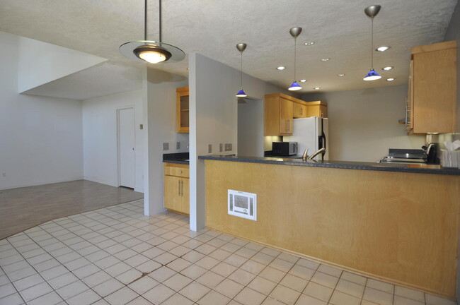 Building Photo - 4022 Layang Layang Cir