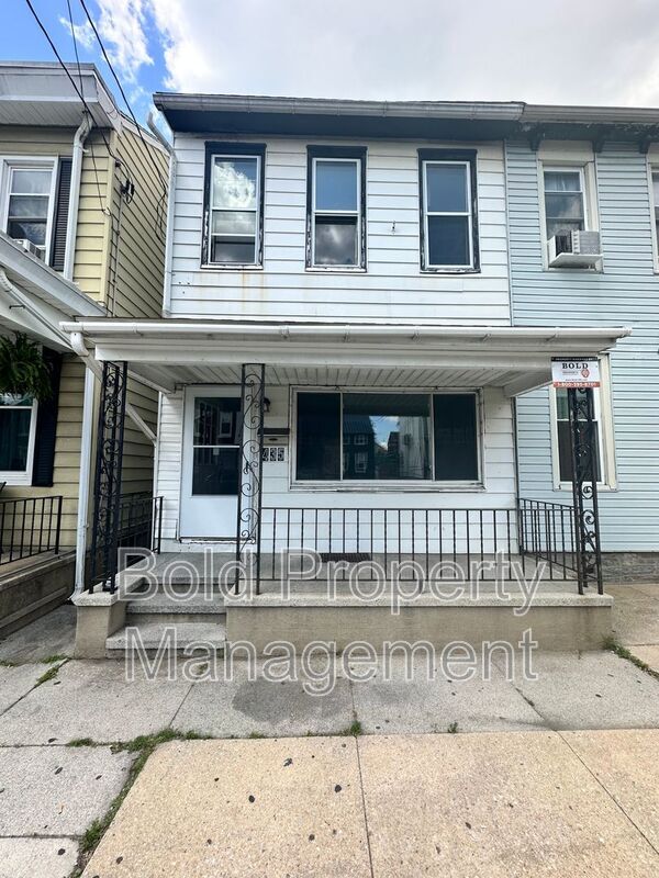 Primary Photo - 435 Walnut St