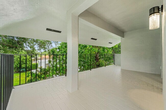 Building Photo - 600 Nightingale Ave