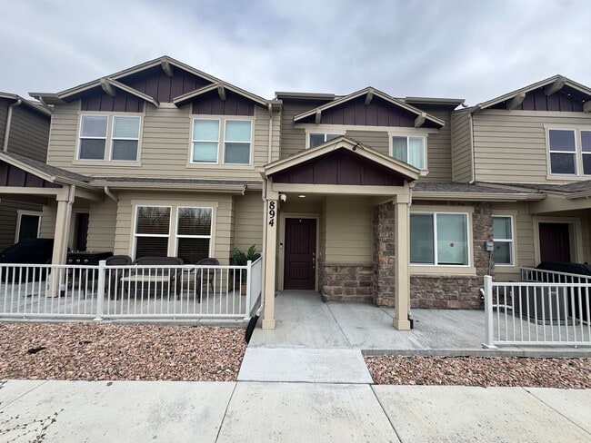 Stylish 3-Bedroom Townhome with Mountain Views & 2-Car Garage - Stylish 3-Bedroom Townhome with Mountain Views & 2-Car Garage