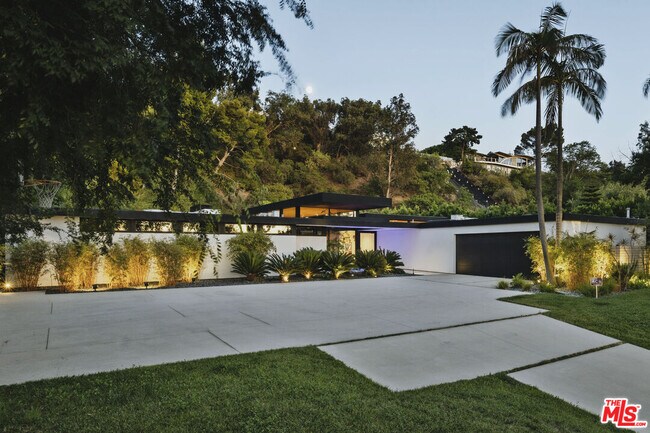 Foto del edificio - 570 Evelyn Pl