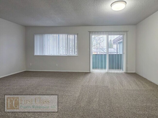 Foto del edificio - 12345 SW Hall Blvd