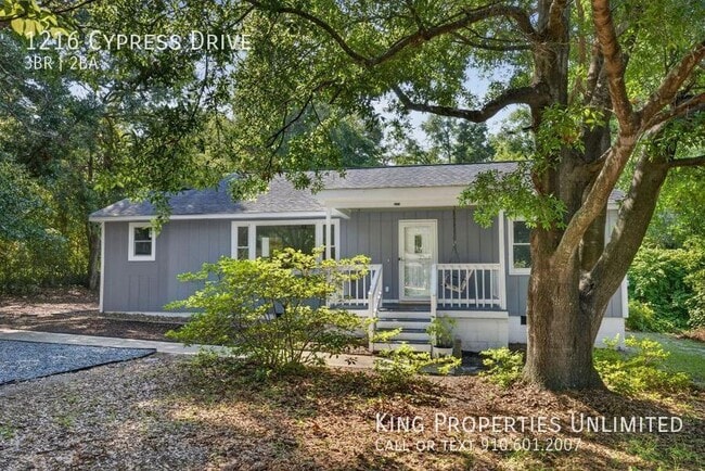 Building Photo - 1216 Cypress Dr