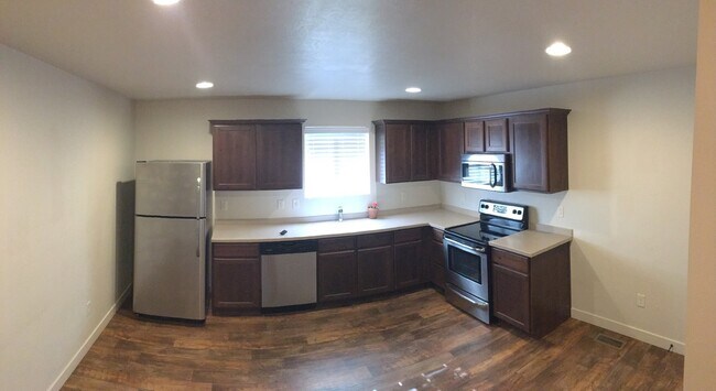 Foto del edificio - 3 Story Vineyard Townhome w 1 car attached...