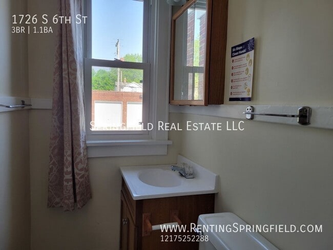 Building Photo - BRICK & ROLL  3 BEDROOM 1.5 BATH PARADISE ...
