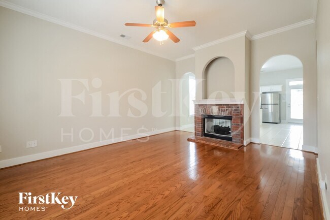 Foto del edificio - 4587 Clubview Dr