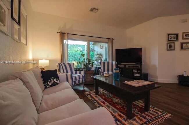 Foto del edificio - 12056 NW 56th St