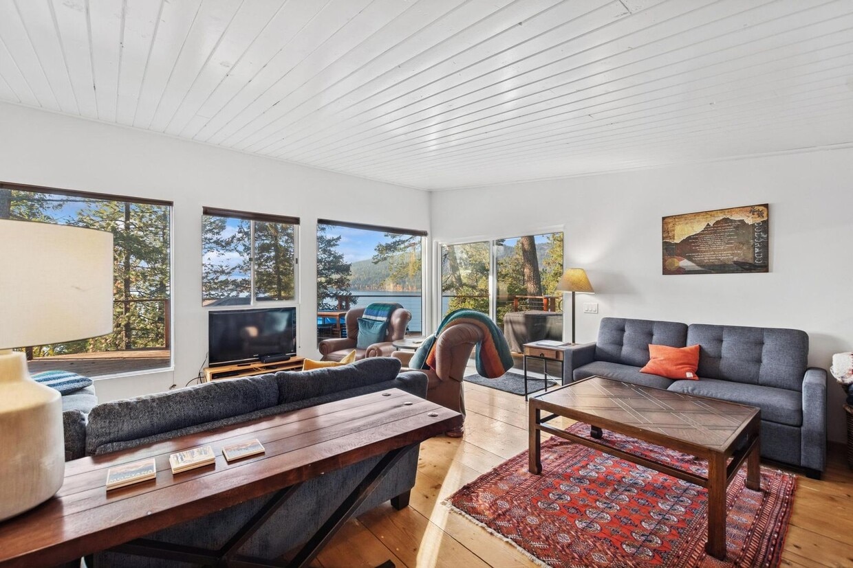 Primary Photo - Whitefish Home with Great Lake Views