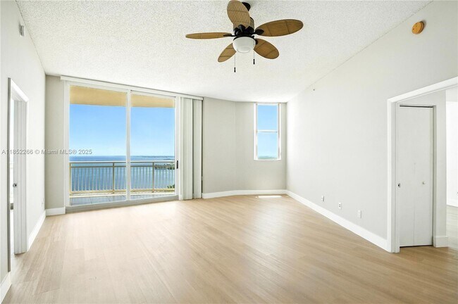 Foto del edificio - 2475 Brickell Ave